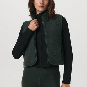 Vuori Alpine Vest Color: Evergreen